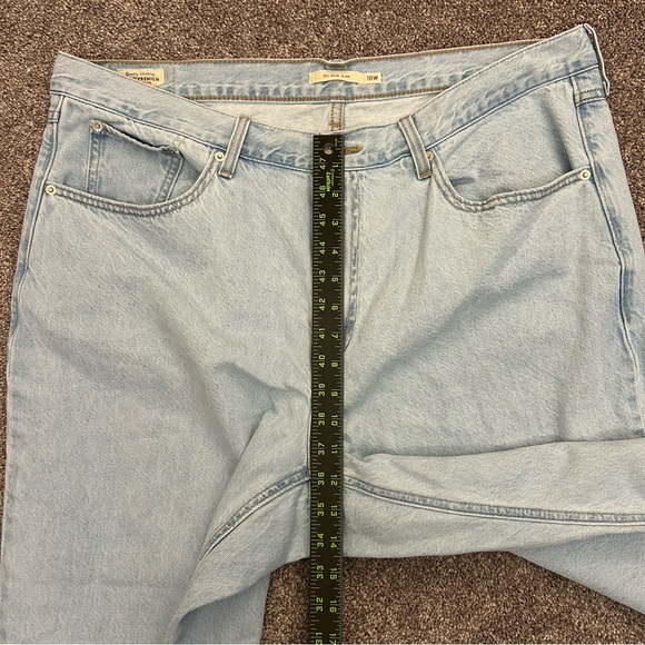 Levi's Women's 80s Mom Jeans Plus Size 18 W Light Blue Premium High Rise EUC - Picture 9 of 16